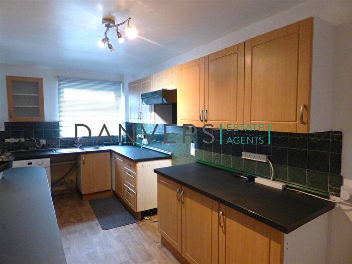 3 Bedroom Terraced House To Rent In Flora Street, Leicester, LE3