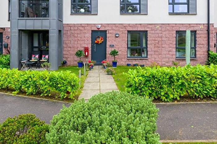 2 Bedroom Flat For Sale In Hollybush Lane, Port Glasgow, PA14