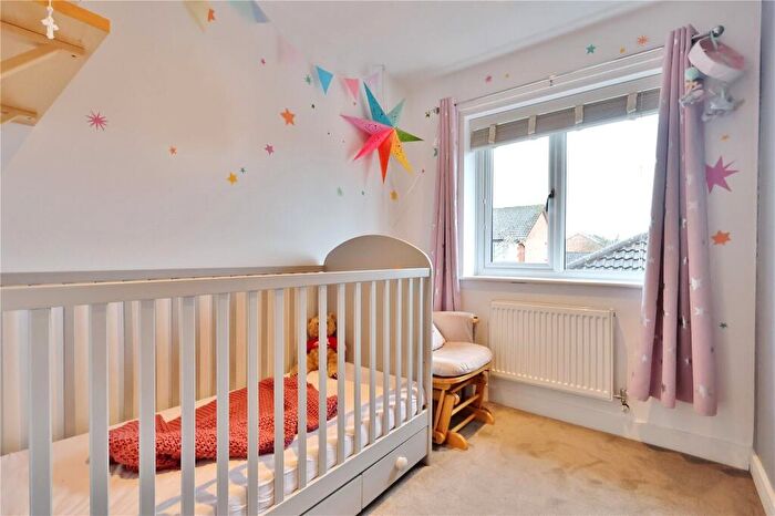 3 Bedroom Detached House For Sale In Alexandra Gardens, Knaphill, Woking, Surrey, GU21