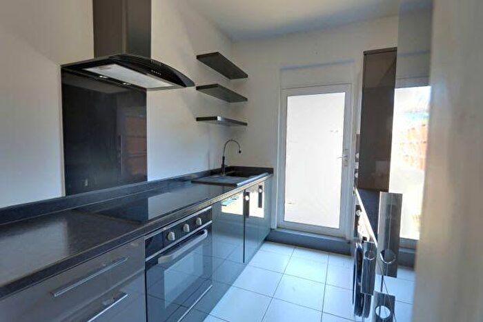 2 Bedroom Flat To Rent In St. Helens Road, Westcliff-on-Sea, SS0