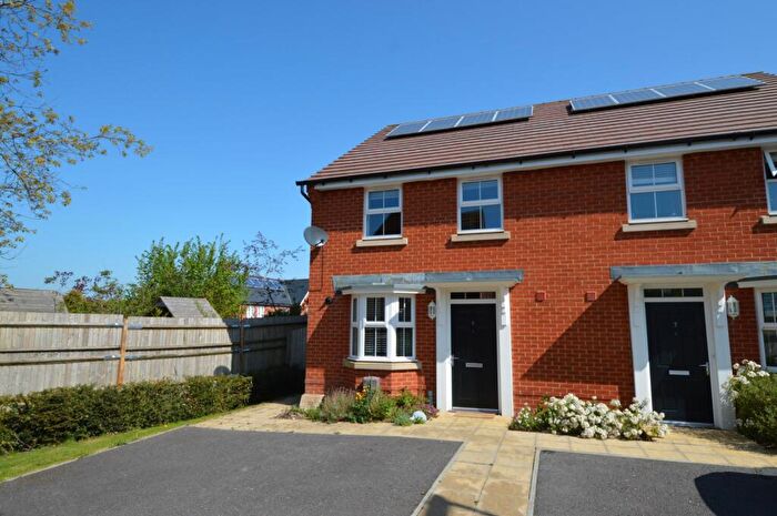 3 Bedroom Semi-Detached House To Rent In Meadowcroft Close, Clanfield, PO8