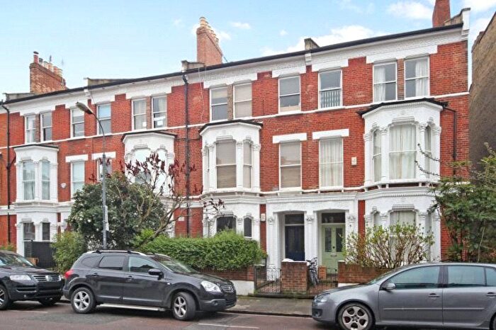 2 Bedroom Flat To Rent In Poplar Grove, Brook Green, London, W6