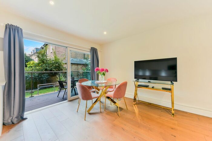 2 Bedroom Flat To Rent In Oakhill Road, SW15