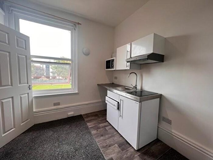 Studio To Rent In Elphinstone Road, Southsea, PO5