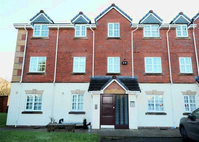 2 Bedroom Apartment To Rent In 5 Glenmuir Close, Irlam M44