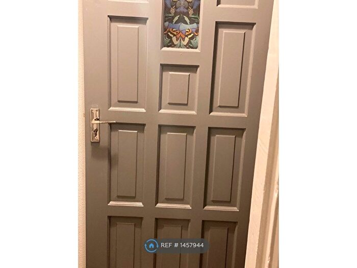 2 Bedroom Semi Detached House To Rent In Wathen Road, Warwick, CV34