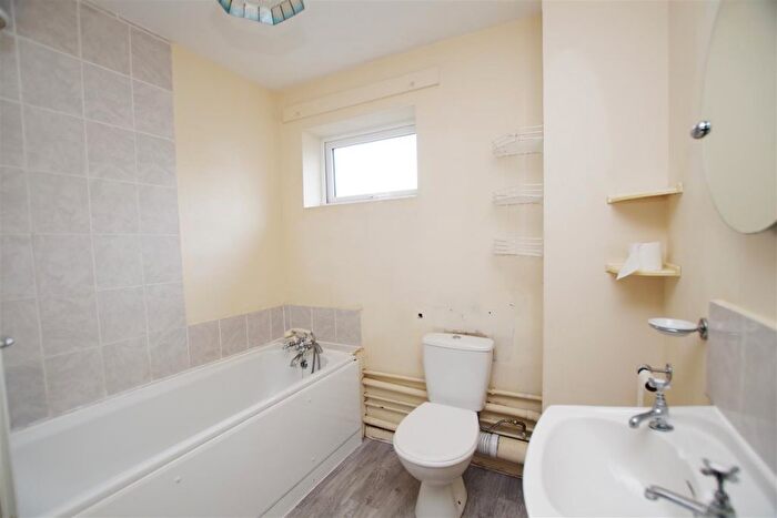 1 Bedroom Maisonette To Rent In Mallard Close, Calne, SN11