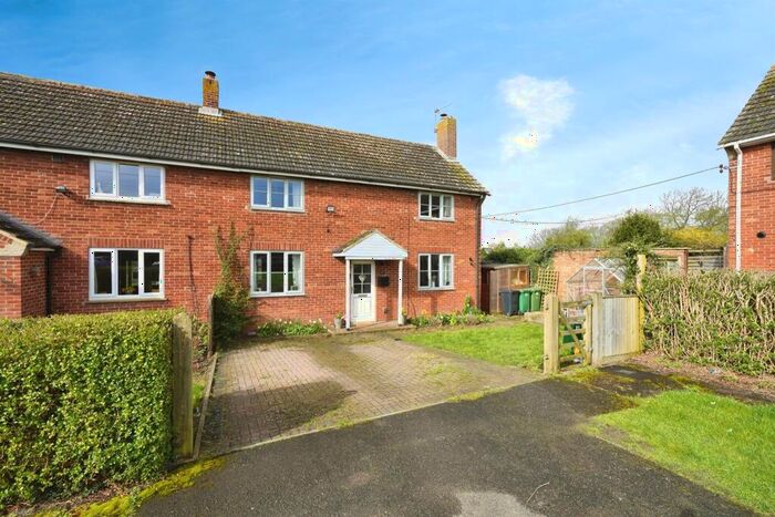 4 Bedroom Semi-Detached House For Sale In Lynt Road, Inglesham, Swindon, SN6