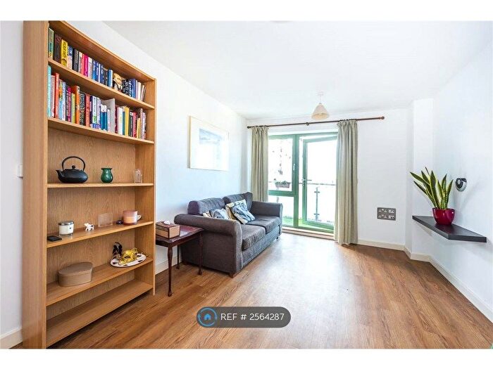 1 Bedroom Flat To Rent In Bellevue Court, Hounslow, TW3