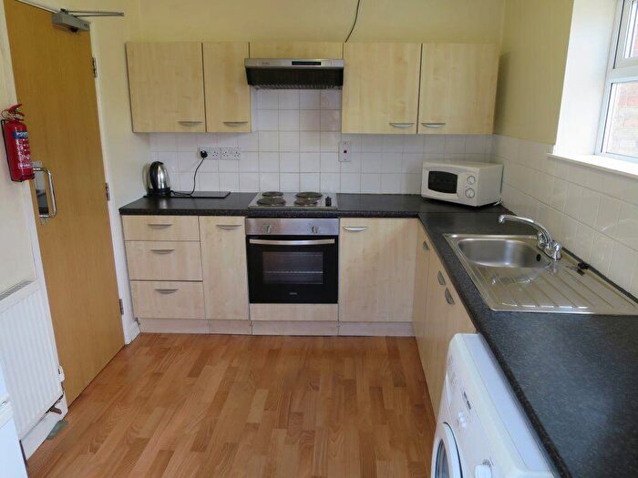 4 Bedroom Flat To Rent In Cowley Road, OX4