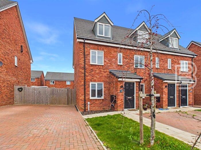3 Bedroom End Of Terrace House For Sale In Chervil Way, Coton Park, Rugby, CV23