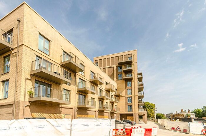2 Bedroom Flat To Rent In Adenmore Road, Catford, London, SE6