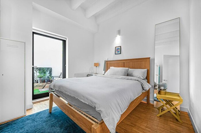 3 Bedroom Flat For Sale In Sweeps Building, Leather Lane, EC1N - Photo 12