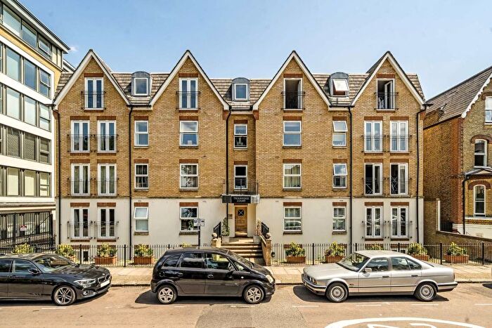 3 Bedroom Flat To Rent In Marlborough Road, Chiswick, W4