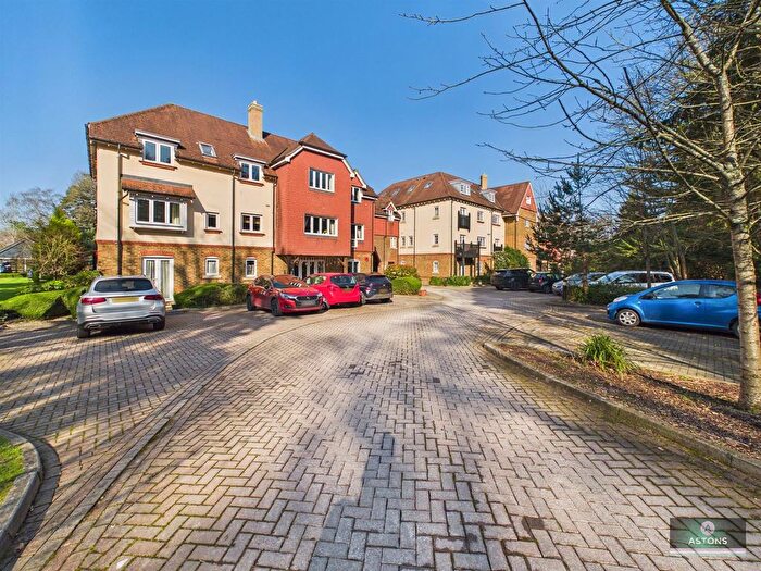 2 Bedroom Flat To Rent In Copthorne Common Road, Copthorne, RH10