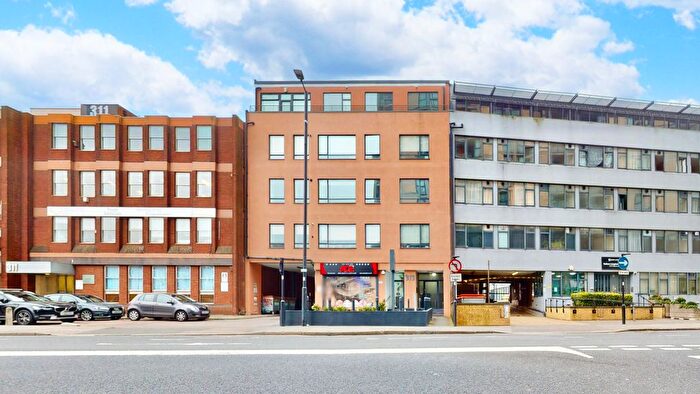 4 Bedroom Flat To Rent In Ballards Lane, London, N12