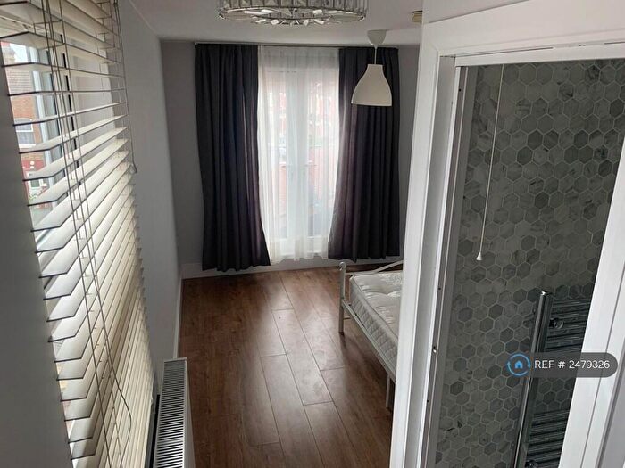 3 Bedroom Flat To Rent In London, London, N22