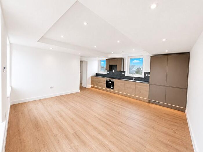 3 Bedroom Flat To Rent In Kentish Town Road, London, NW5