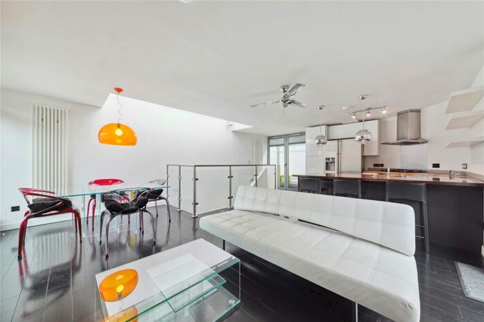 2 Bedroom House To Rent In Aliwal Road, London, SW11