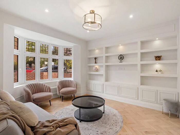 4 Bedroom Town House For Sale In Dalgarno Gardens, London, W10