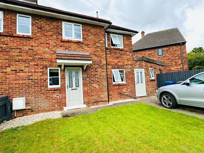 3 Bedroom Semi-Detached House To Rent In Springcroft Drive, , Scawthorpe, DN5
