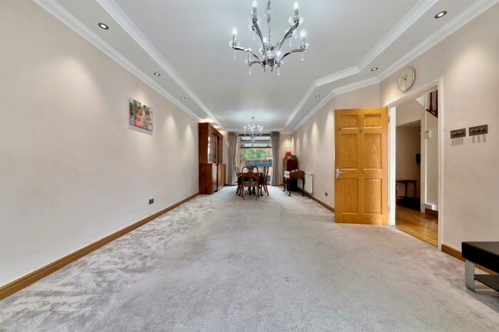 5 Bedroom Semi-Detached House To Rent In Wren Avenue, London, NW2