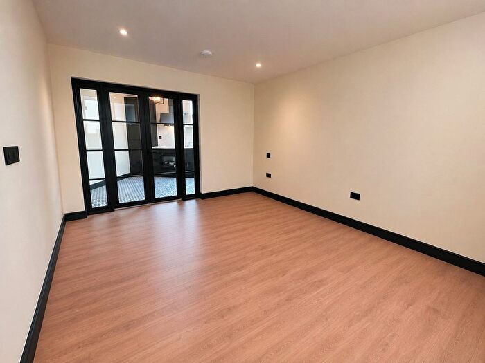 Studio To Rent In Kings Cross Road, Islington, London, WC1X