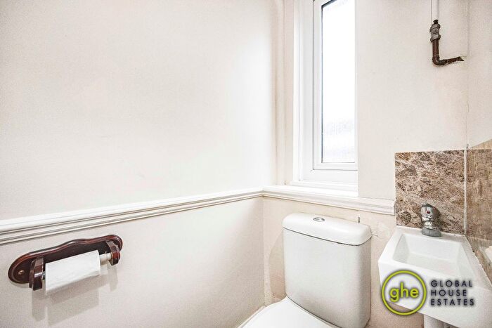 3 Bedroom Flat To Rent In Longfield Estate, Bermondsey, London, SE1