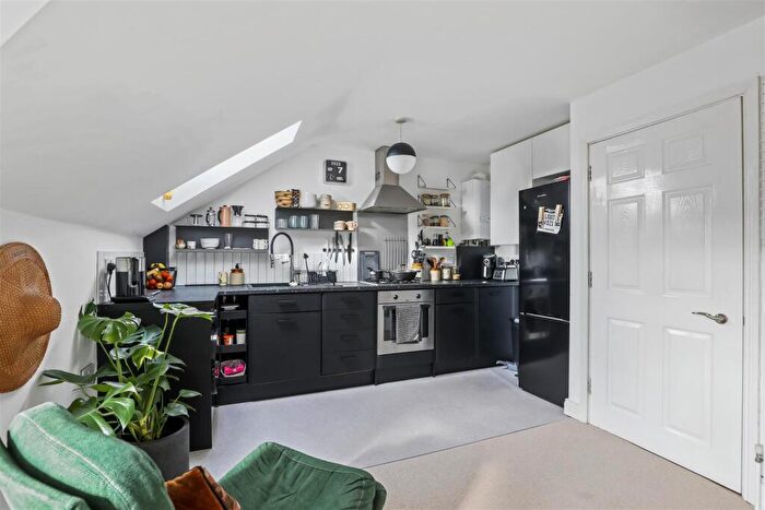 1 Bedroom Flat To Rent In Blackbird Road, Leicester, LE4