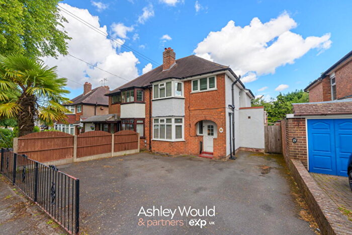 3 Bedroom Semi Detached House For Sale In Clydesdale Road, Quinton, Birmingham, B32