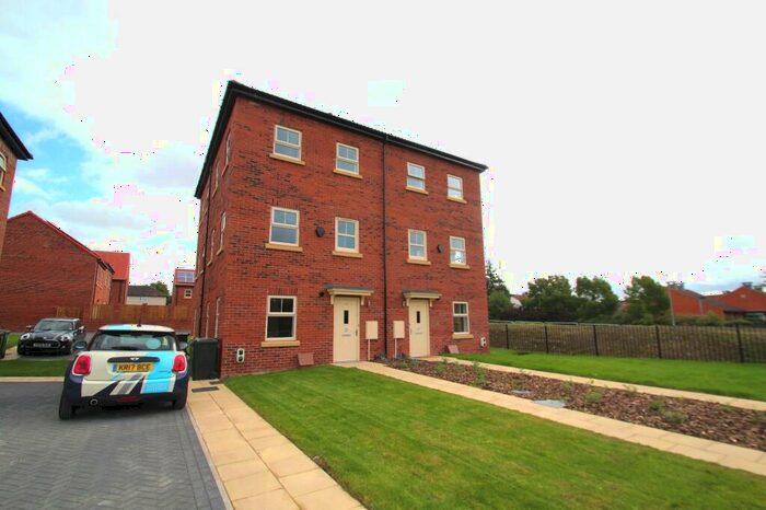 2 Bedroom House To Rent In Asket Garth, Leeds, West Yorkshire, LS14