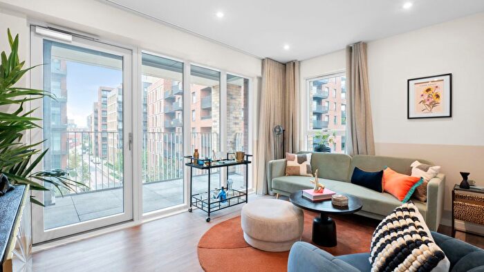 2 Bedroom Flat For Sale In Mary Neuner Road, London, N8