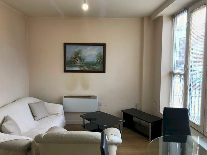 1 Bedroom Apartment To Rent In Mayfair House Furnished Bedroom - Parking Available, B4