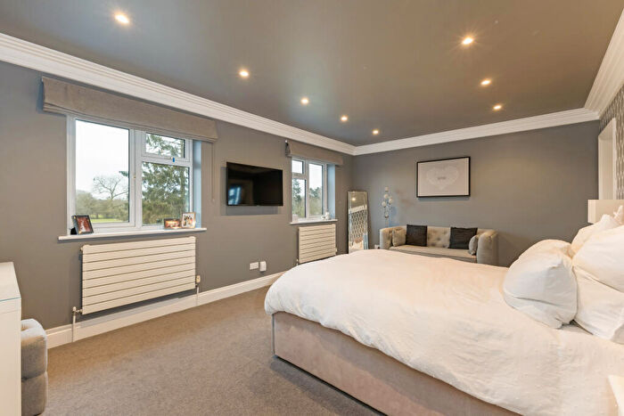 4 Bedroom Detached House For Sale In Station Road, Welham Green, AL9