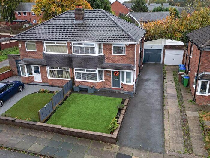 3 Bedroom Semi-Detached House For Sale In Craiglands, Rochdale, OL16