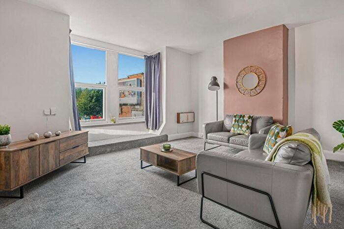 2 Bedroom Flat To Rent In Kirkstall Road, Leeds, LS4