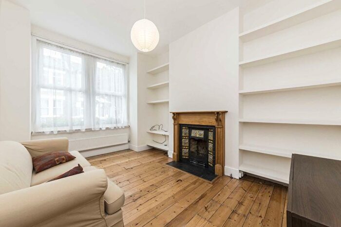 2 Bedroom Flat To Rent In Renmuir Street, Tooting, SW17