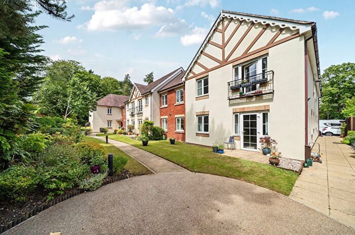 2 Bedroom Flat For Sale In Cadogan Court, Branksomewood Road, Fleet, GU51