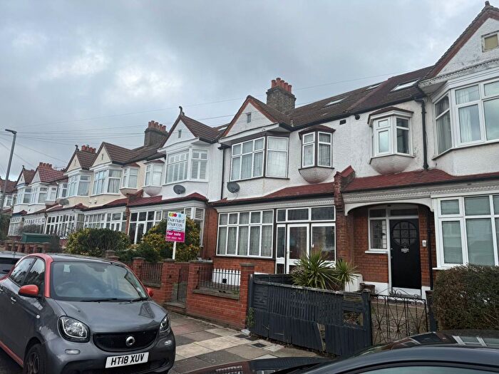 4 Bedroom Terraced House For Sale In Gateside Road, London, SW17