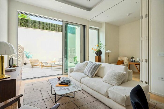 2 Bedroom Flat To Rent In Lillie Square, London, SW6