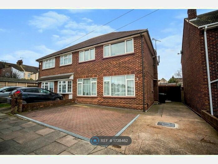 4 Bedroom Semi-Detached House To Rent In First Avenue, Gravesend, DA11