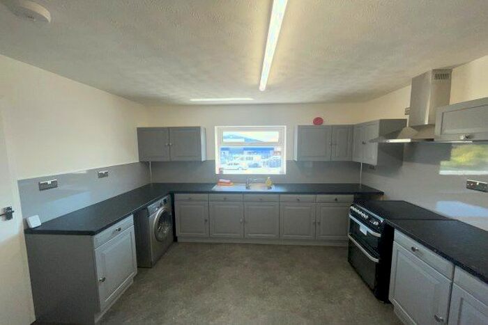 3 Bedroom Flat To Rent In Chaseside Drive, Cannock, WS11