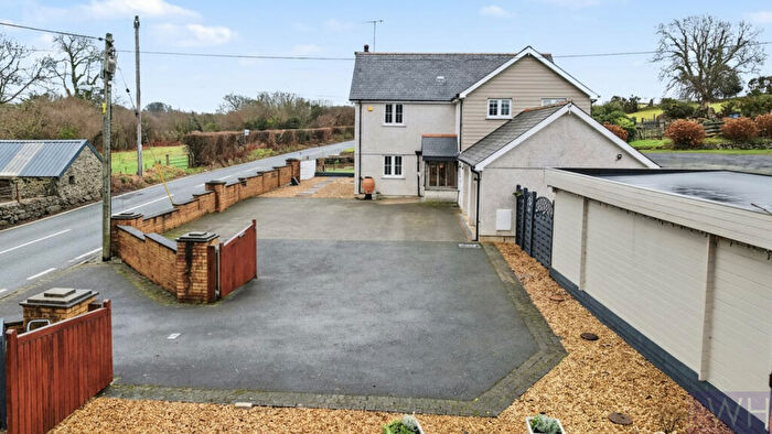 4 Bedroom House For Sale In Cae Hendre, Y Ffor, LL53