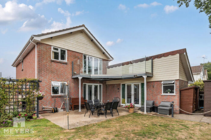 5 Bedroom Detached House For Sale In Hinchliffe Road, Poole, BH15