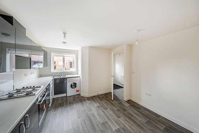 2 Bedroom Detached House To Rent In Horwood Drive, Gedling, Nottingham, NG4