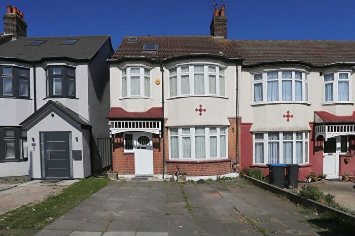 4 Bedroom End Of Terrace House To Rent In Hedge Lane, Palmers Green, N13