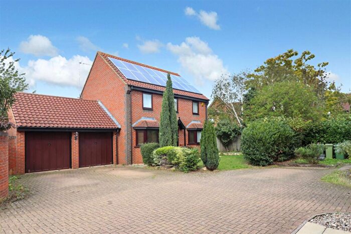 4 Bedroom Detached House For Sale In Bowling Leys, Middleton, Milton Keynes, MK10