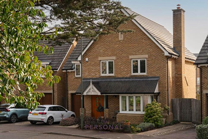 4 Bedroom Detached House To Rent In Richmond Cresent, Epsom, KT19