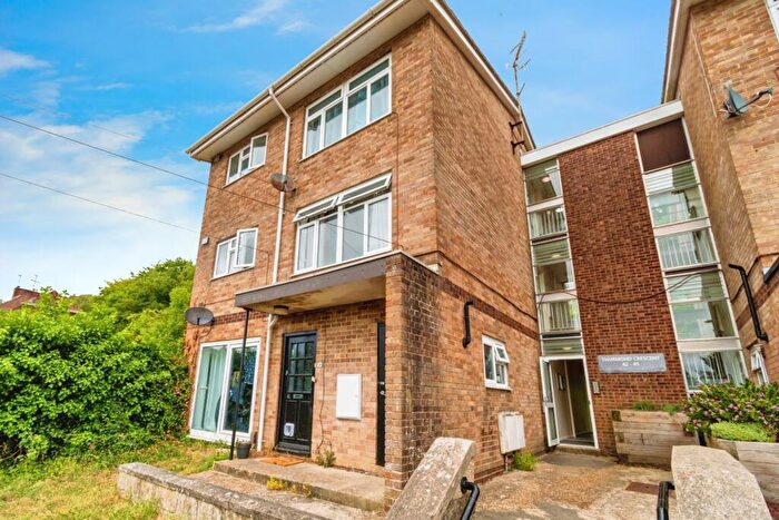 2 Bedroom Flat To Rent In Thurmond Crescent, Winchester, SO22