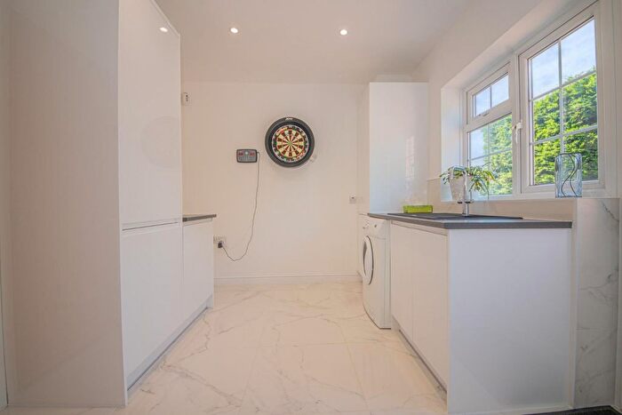 4 Bedroom Detached House For Sale In Cedar Wood Close, Fair Oak, Eastleigh, SO50